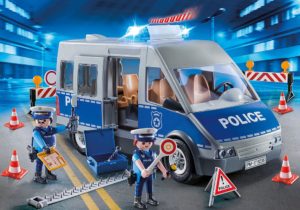 9236 Policemen with Van