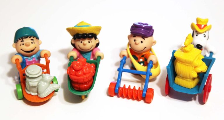 peanuts happy meal toys